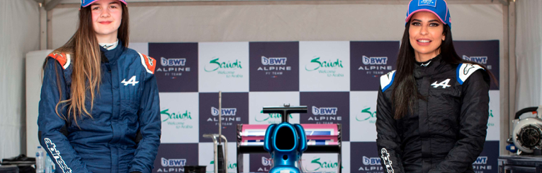 Aseel Al Hamad y Abbi Pulling las primeras mujeres en conducir autos F1 en Arabia Saudita