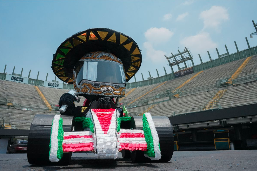 México GP piñatas racing