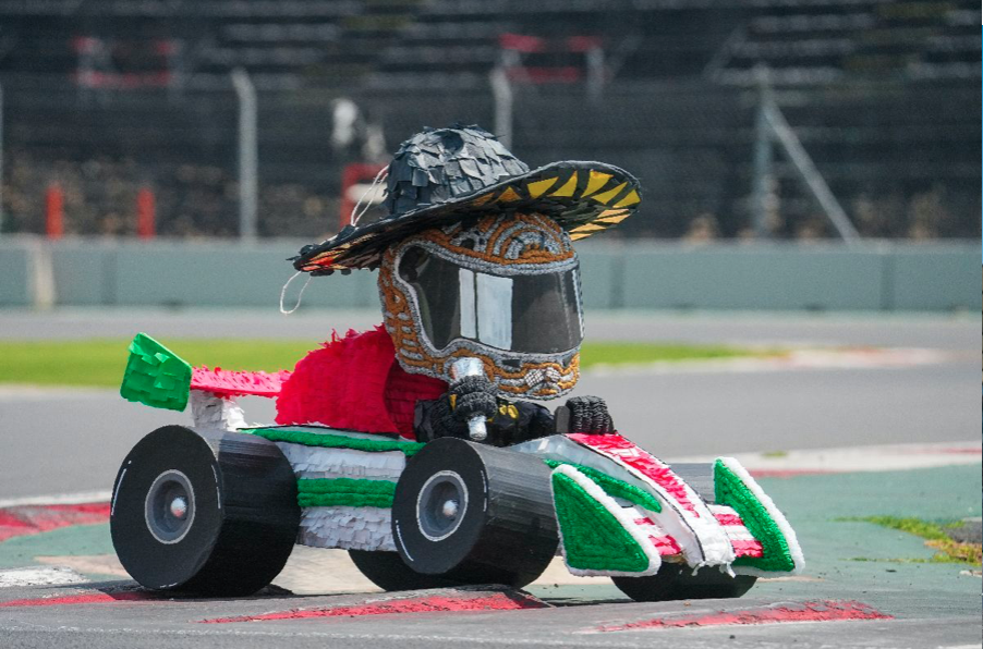 México GP piñatas racing