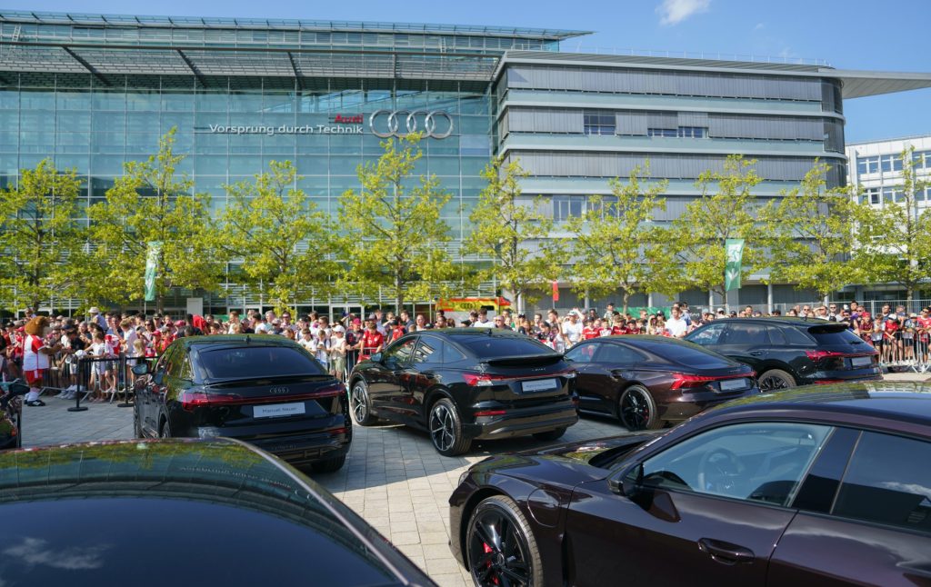 Entrega de autos en la Audi Piazza de Ingolstadt